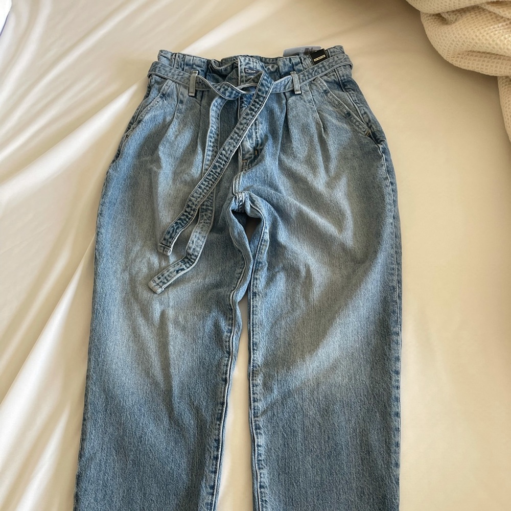Abercrombie & Fitch paper bag waist mom jean